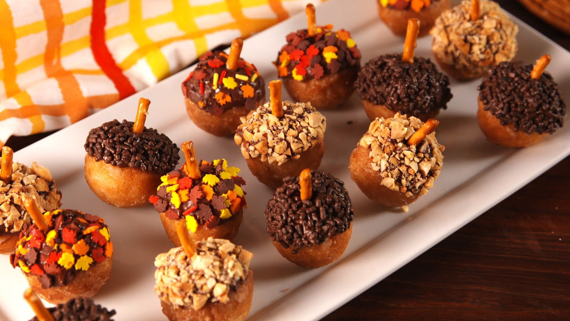 14 Edible Thanksgiving Crafts &amp;amp; Table Decorations —Delish for Edible Place Cards For Thanksgiving